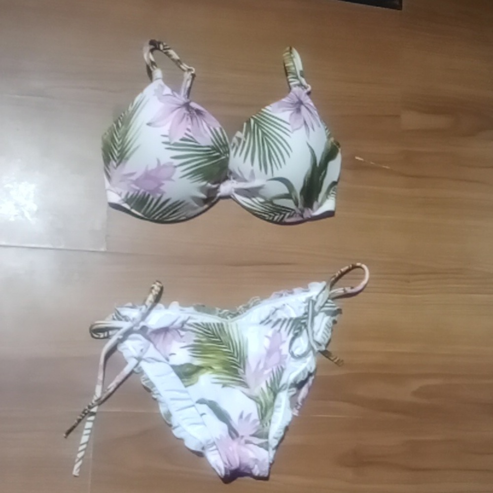 NWOT "Shade & Shore" 2pc ruffle underwire bikini set w/adj shoulder strap